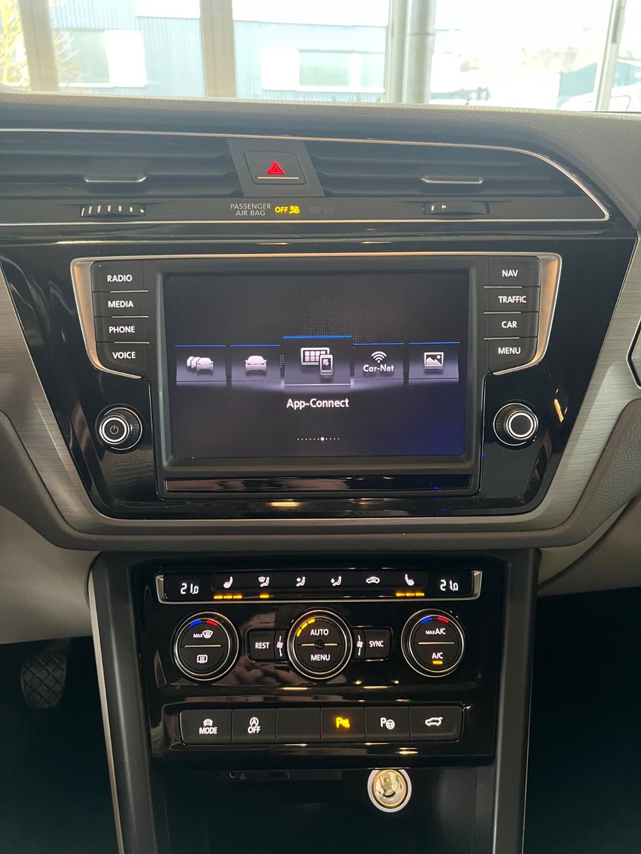 Fahrzeugabbildung Volkswagen Touran 2.0 TDI Comfortline *PERLMUTTWEIß*NAVI*