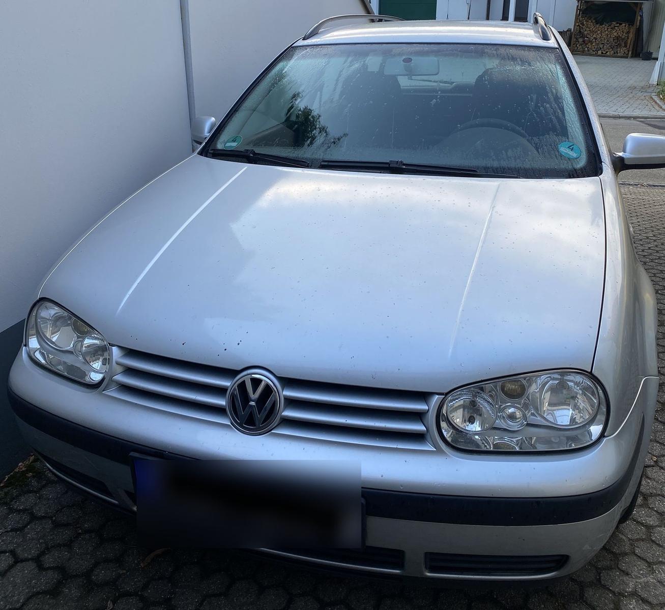 Volkswagen Golf 2004 — rear view