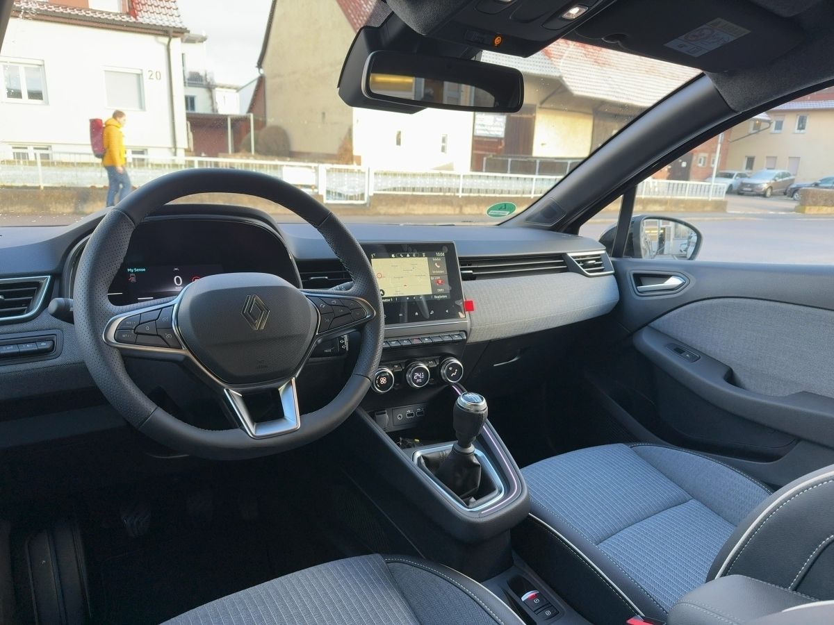Fahrzeugabbildung Renault Clio Techno TCe 90 SHZ*360 KAMERA*GJR
