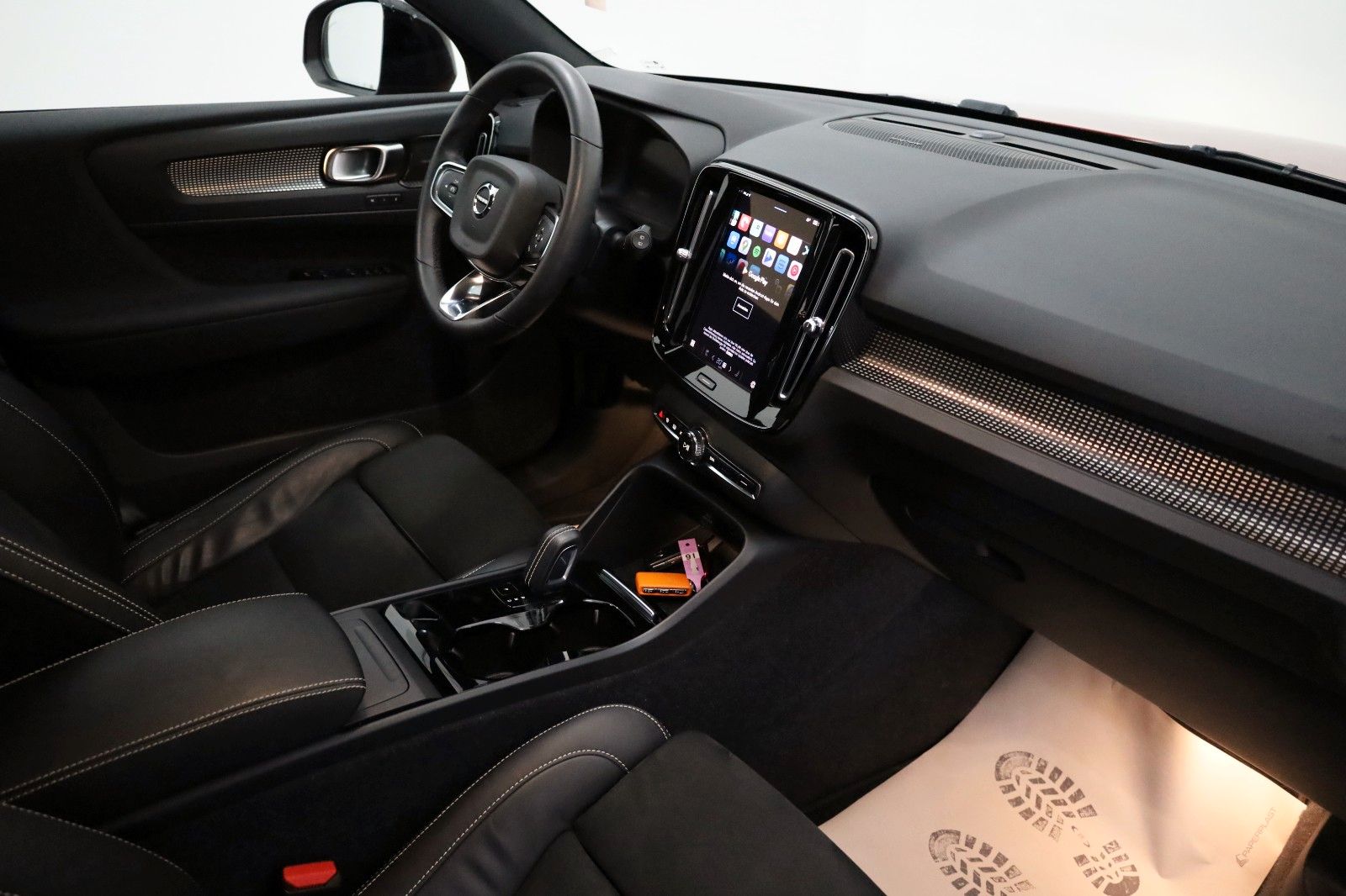 Fahrzeugabbildung Volvo XC40 Pro Twin P8 AWD,T.Leder,Navi,Panorama,AHK