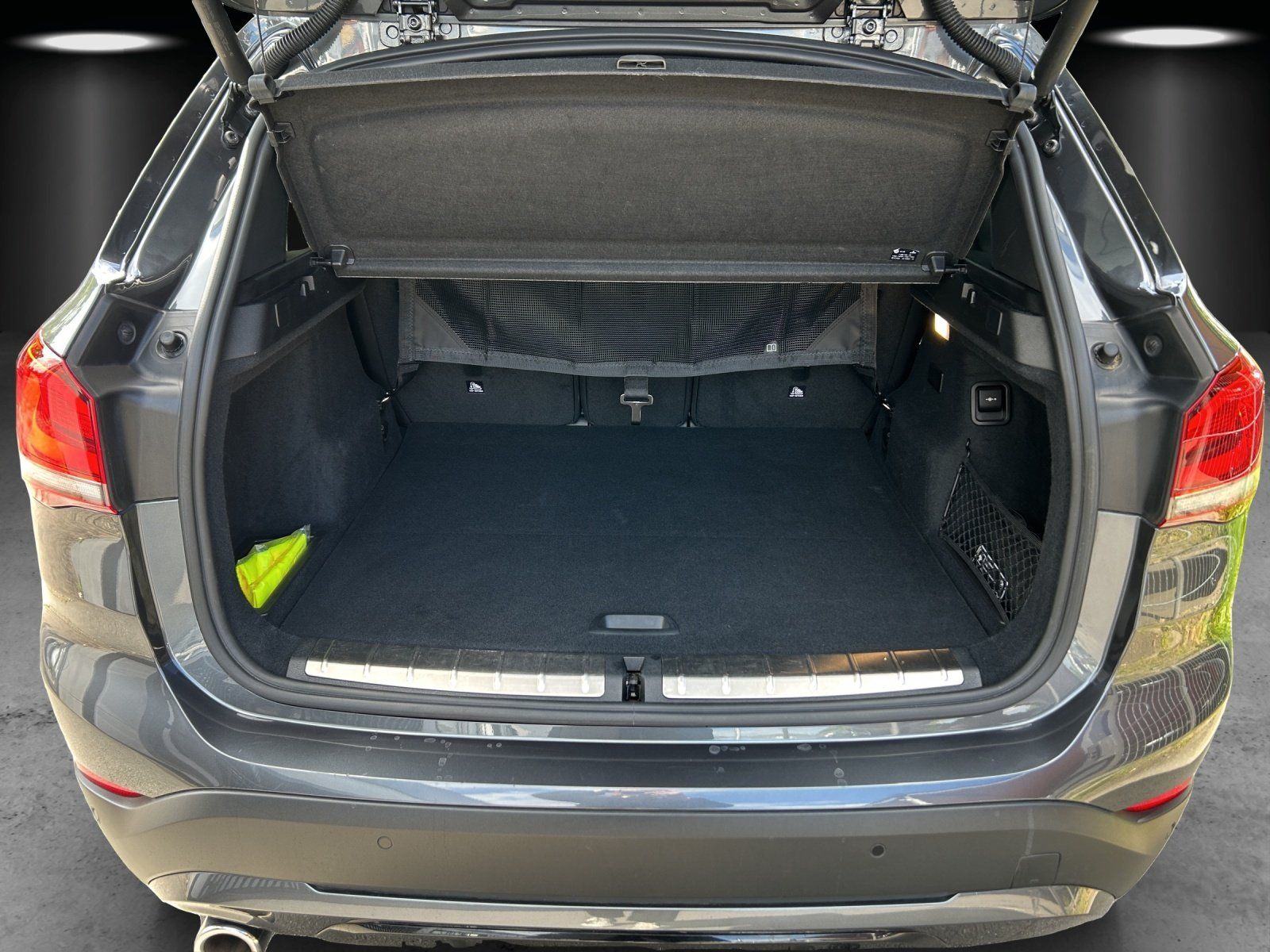 Fahrzeugabbildung BMW X1 xDrive25e Sport Line/PANO-DACH/NAVI+/KAMERA/