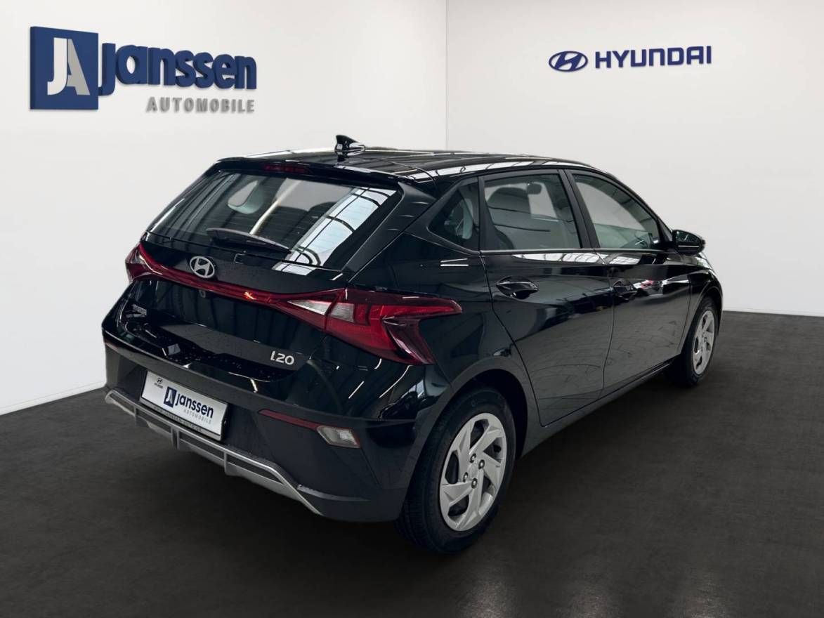 Fahrzeugabbildung Hyundai i20 Select Funktionspaket PDC Navi Rückfahrkamer