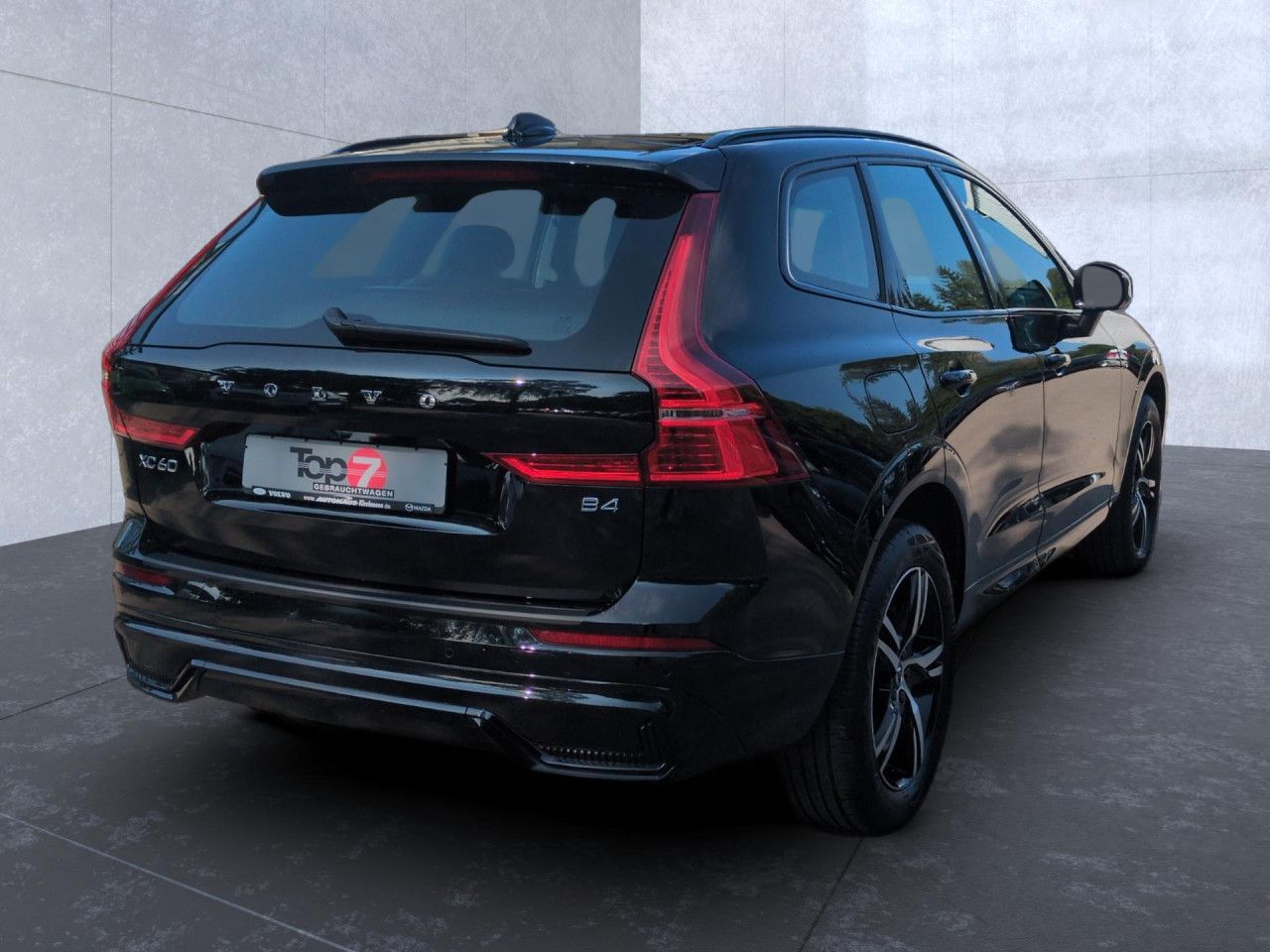 Volvo XC60 B4 (Benzin) R-Design 2WD Automatik Navi LED foto 4