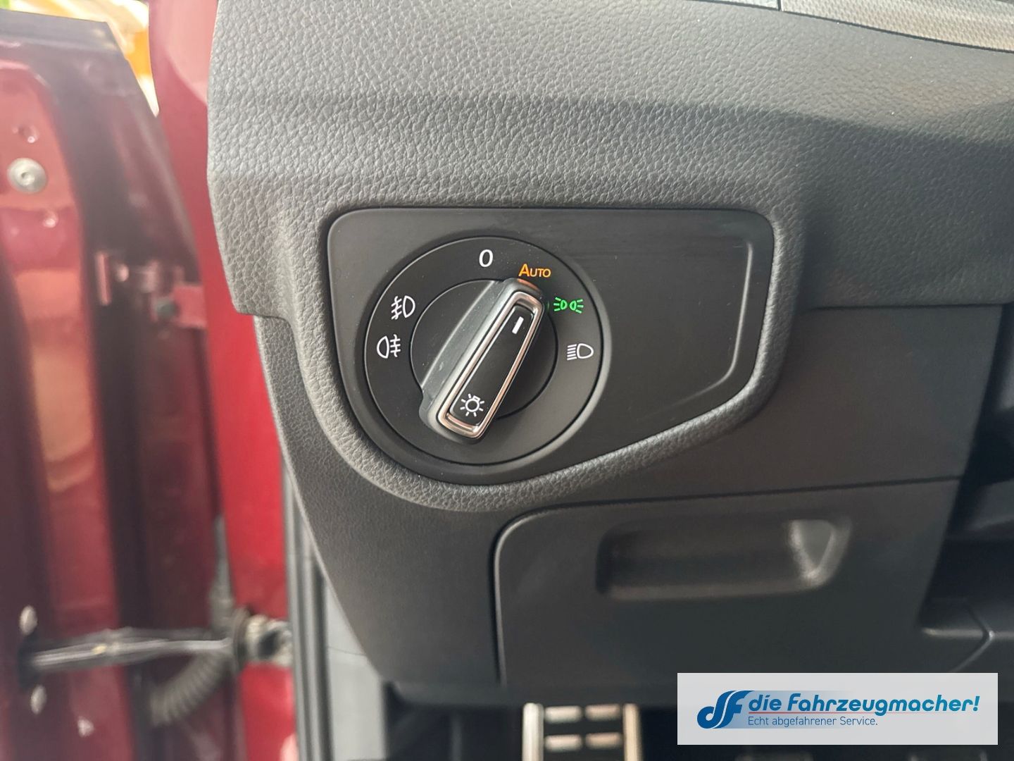 Fahrzeugabbildung Volkswagen Golf Sportsvan VII Join Navi Dyn. Kurvenlicht AC