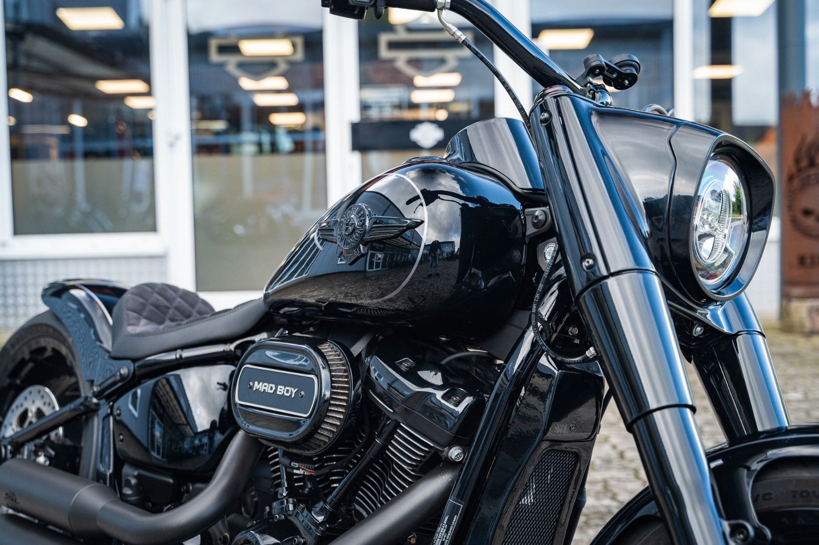 Fahrzeugabbildung Harley-Davidson FLFBS FAT BOY SOFTAIL 114 -JEKILL&HYDE- MAD BOY