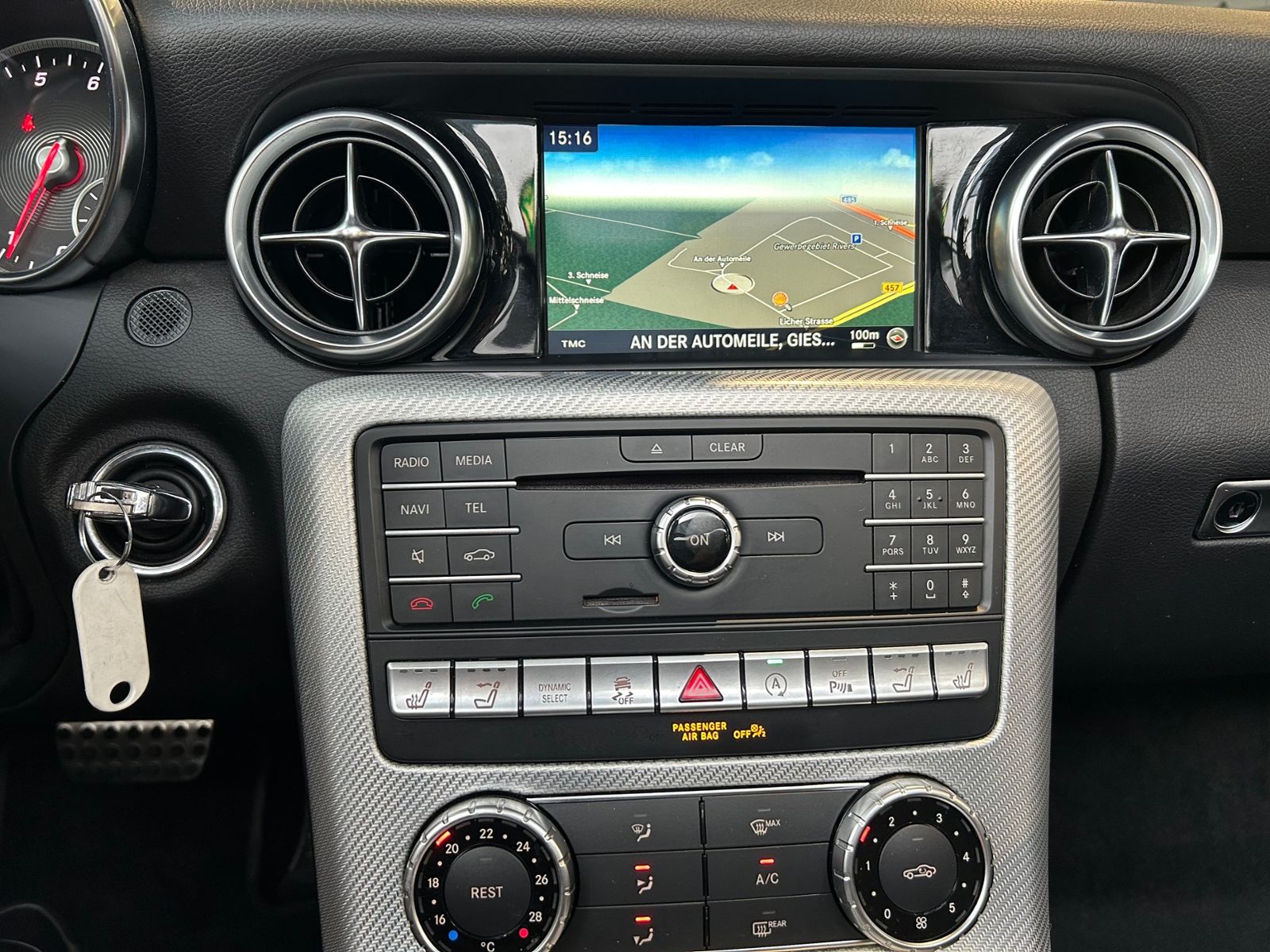 Fahrzeugabbildung Mercedes-Benz SLC 200 9G-Tronic AIRSCARF SHZ PANO NAVI