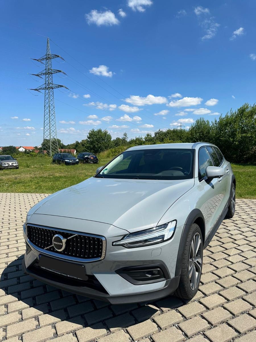 Volvo V60 Cross Country Plus AWD