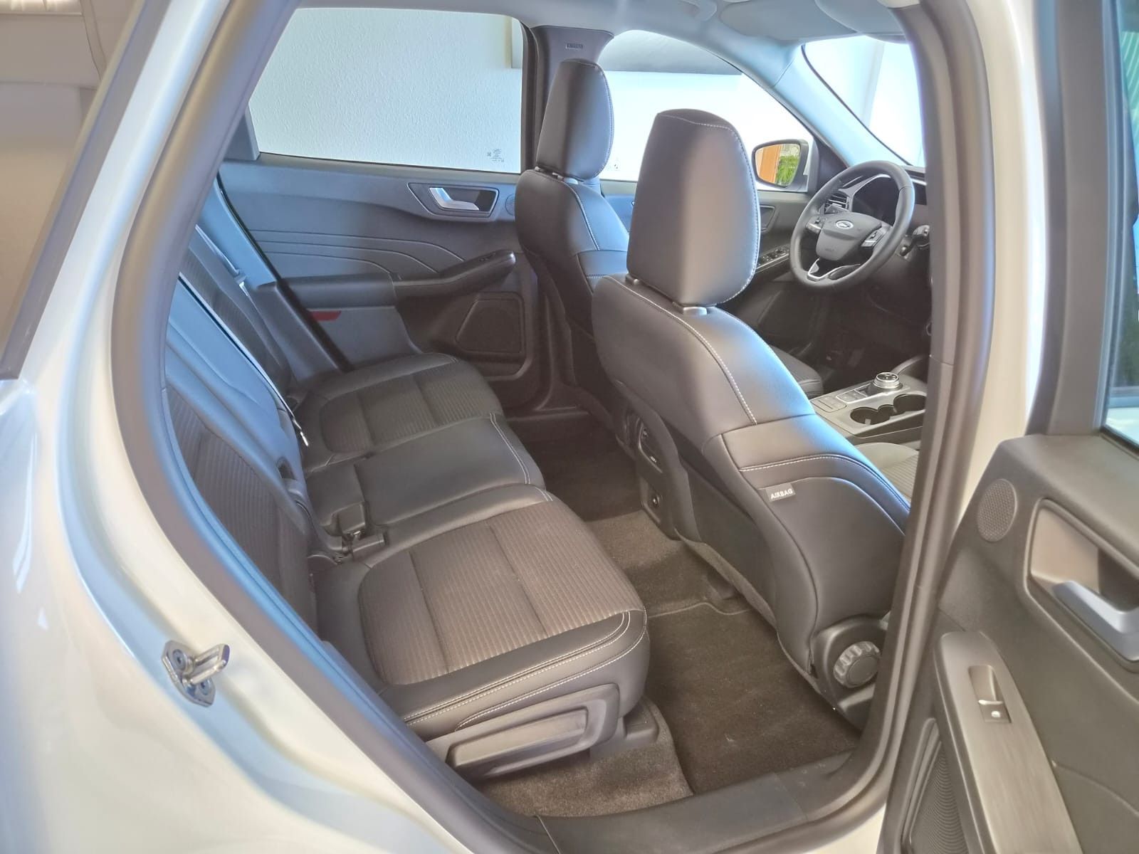 Fahrzeugabbildung Ford Kuga Titanium X / AUTOMATIK / GARANTIE / LED