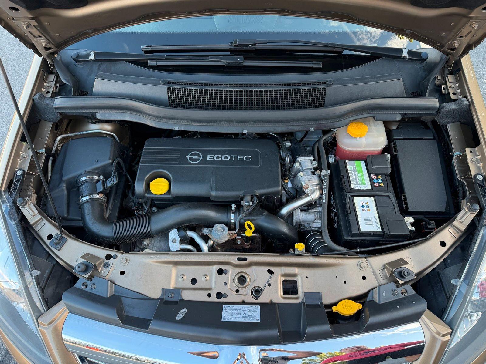 Opel Zafira 2014 — photo 12