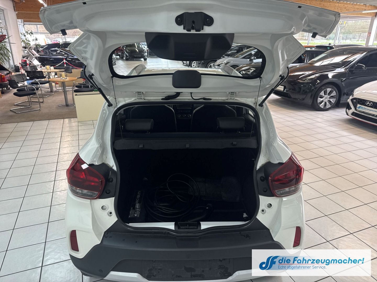 Fahrzeugabbildung Dacia Spring Electric Comfort Plus *FRONTSCHADEN