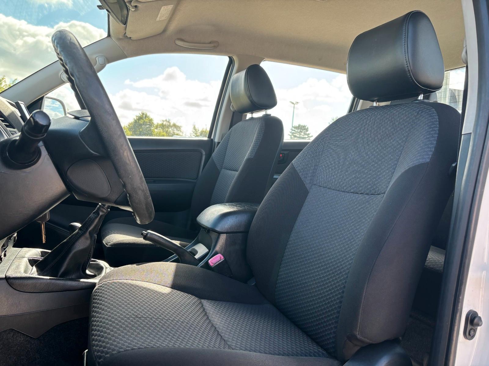 Toyota Hilux Double Cabine 2.5 144ch BVM - Carnet entretien - Attelage - Pneus toutes saisons