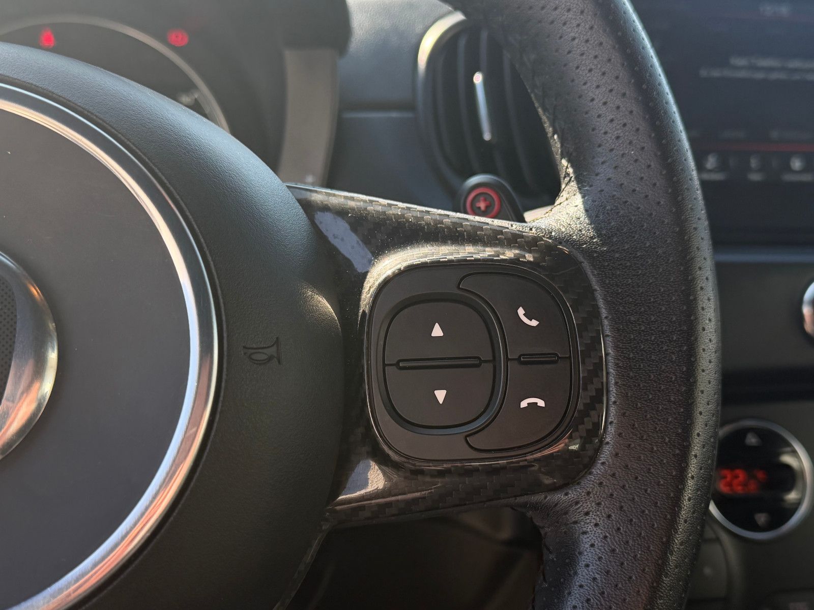 Fahrzeugabbildung Fiat Abarth 695Competizione/CARBON-SITZE/CARBON/BEATS