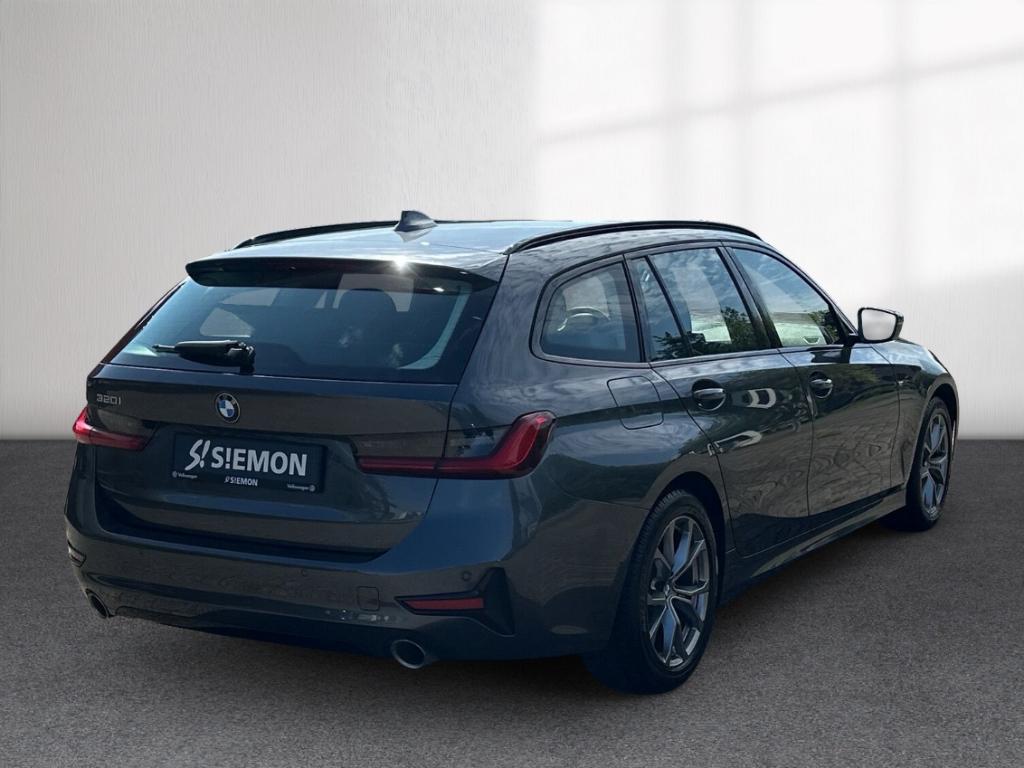 BMW 320 iA Touring SportLine ACC LED SHZ Navi PDCv+h