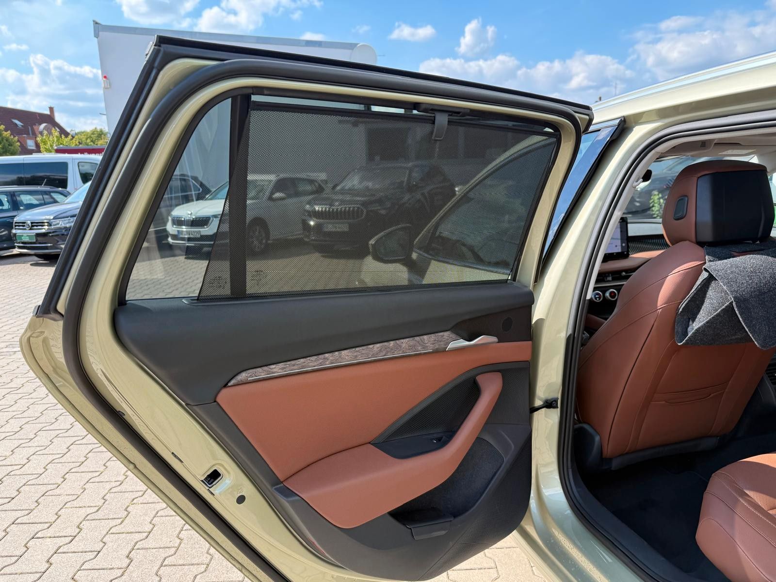 Fahrzeugabbildung SKODA Superb Combi L&K