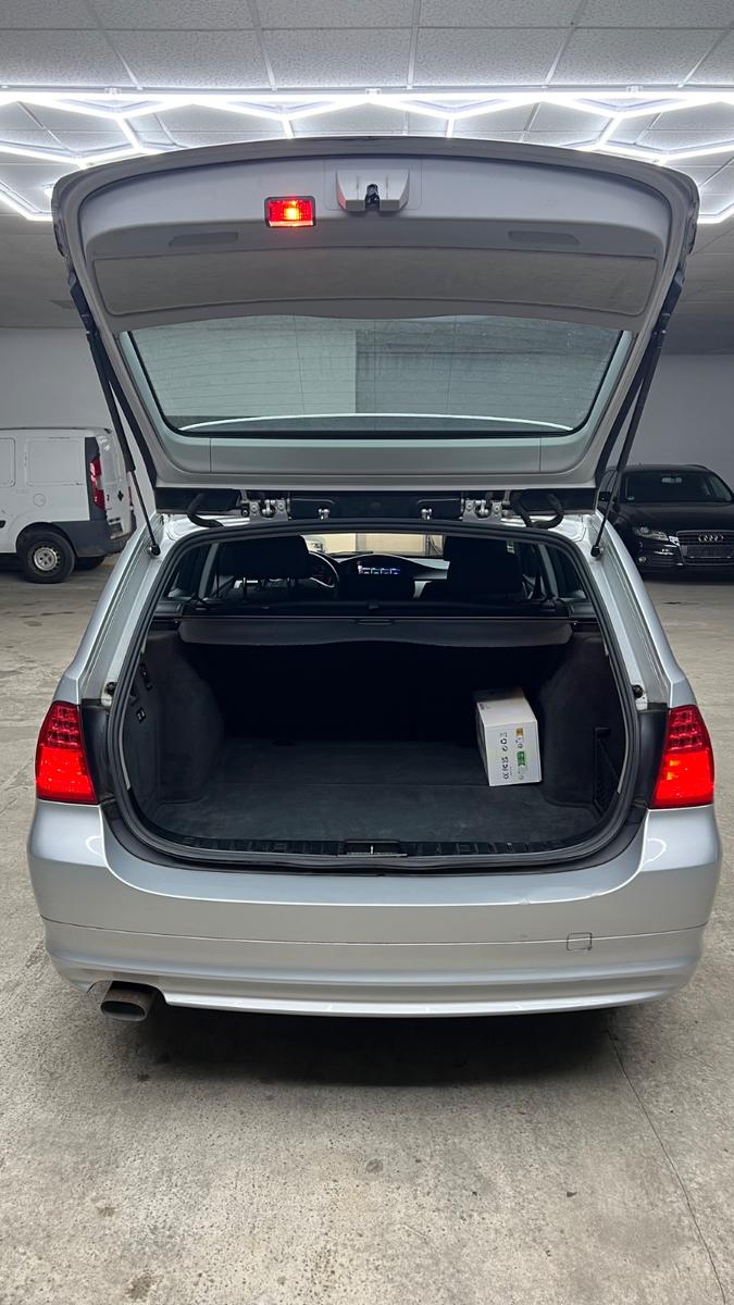 BMW 318 2010 — photo 9