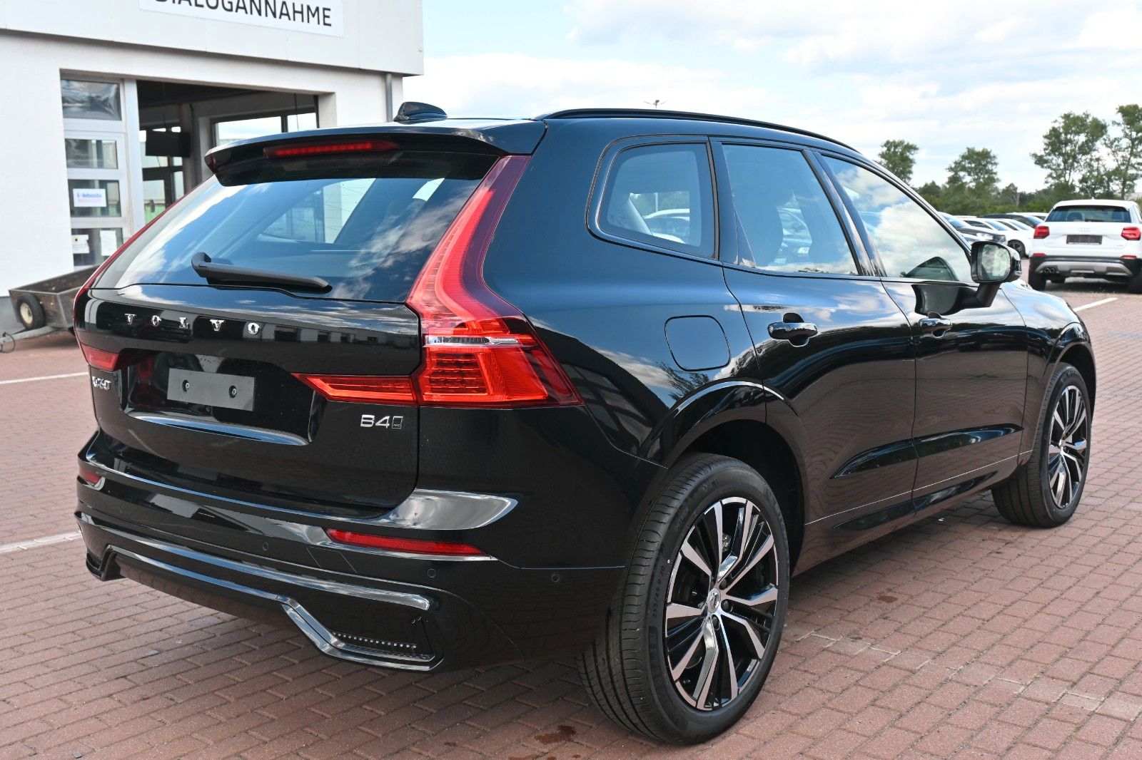 Fahrzeugabbildung Volvo XC60 B4 Diesel Ultimate Dark AWD*360°*AHK*