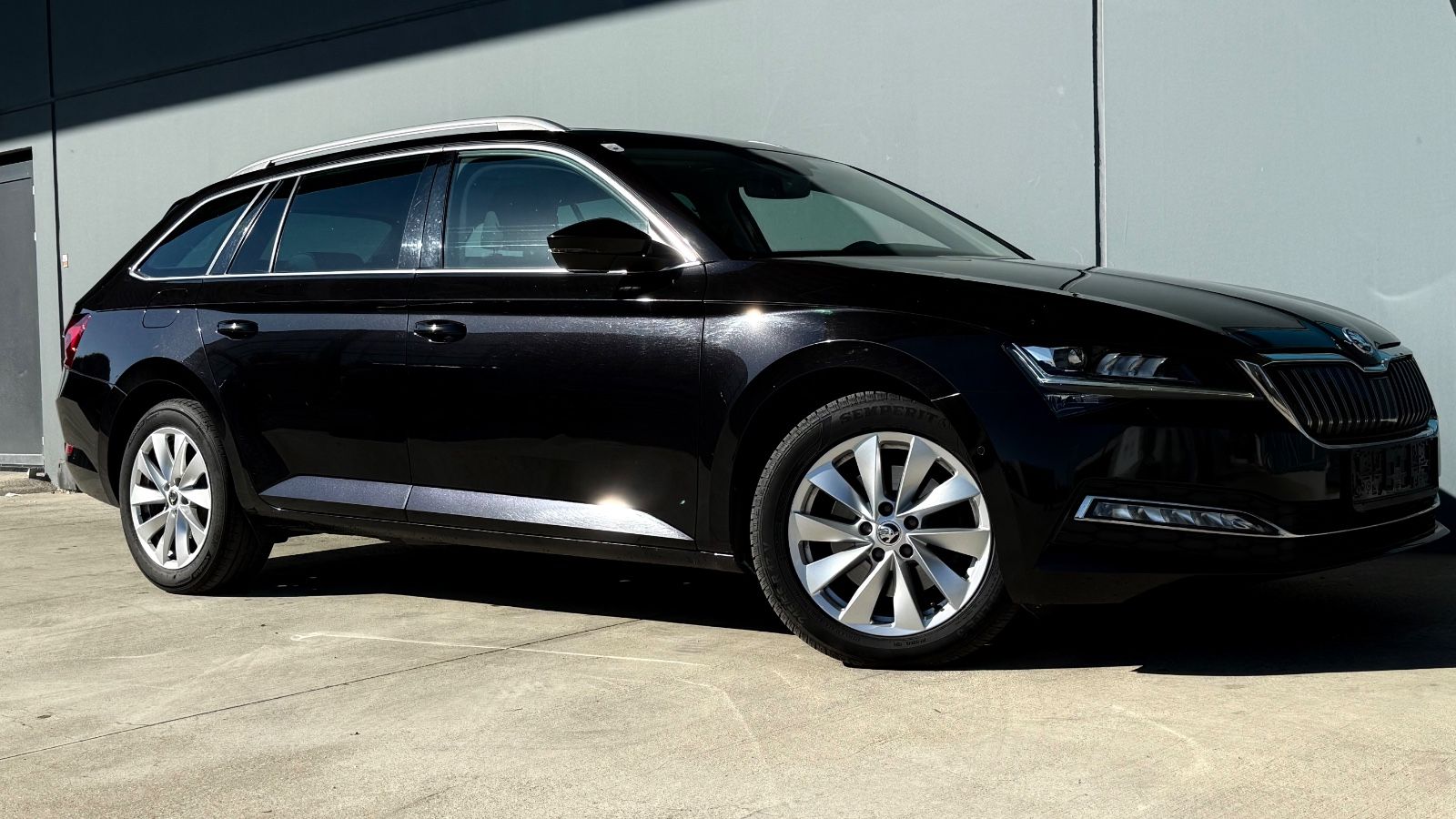 Skoda Superb Combi Style 4x4Panora.Leder Matrix Kamera imagem 2