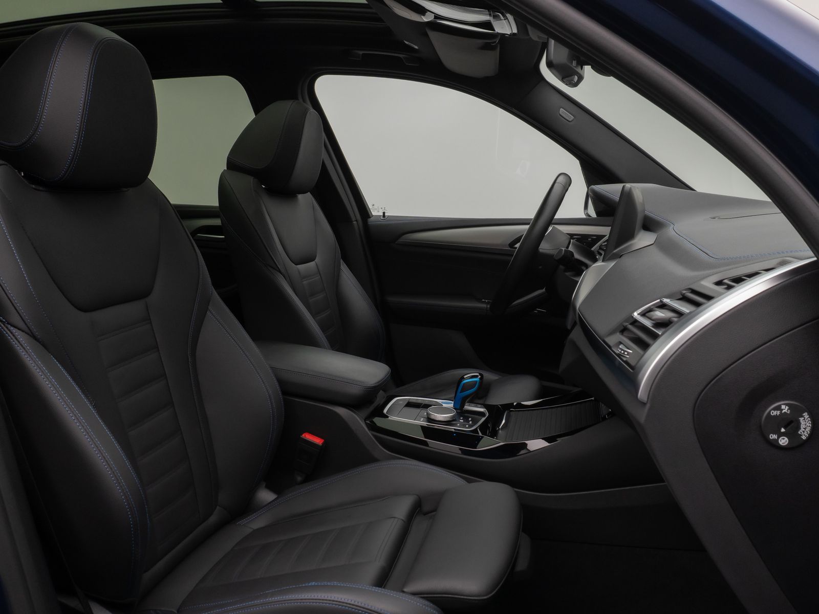 Fahrzeugabbildung BMW iX3 M Sport Impressive Panorama 360° HUD DAB H/K