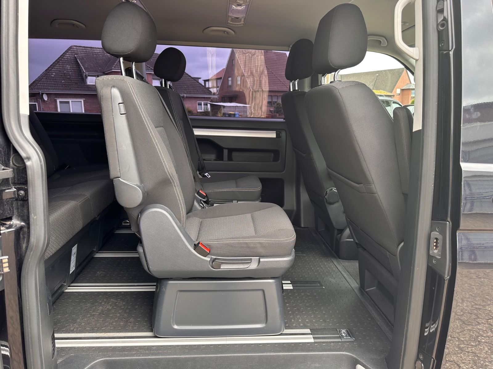 Fahrzeugabbildung Volkswagen T6 Multivan 2.0 TDI 4Motion DSG AHK/Navi/APP