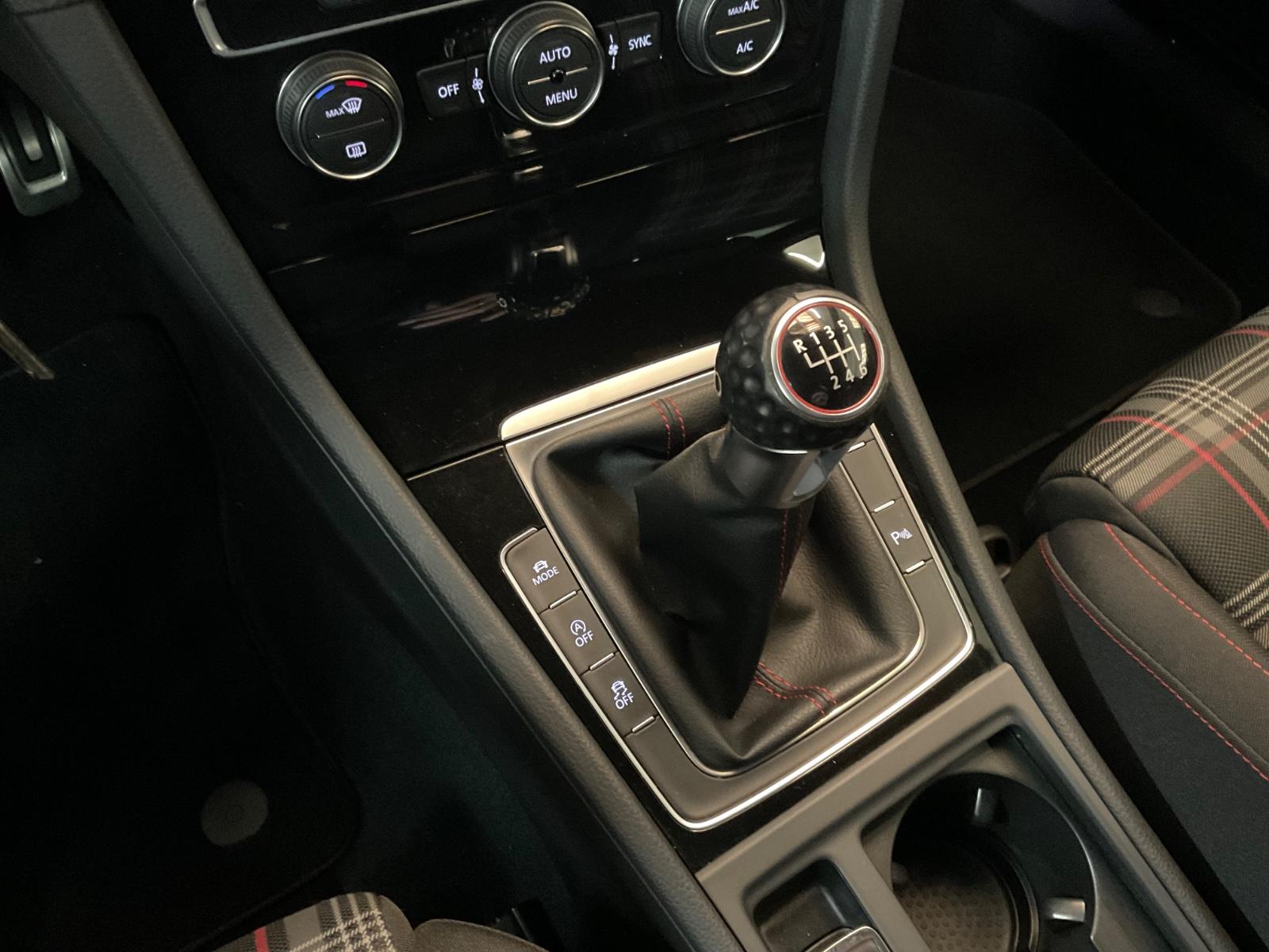 Volkswagen Golf VII GTI Performance, Diff.,Led,Navi,DYNAUD