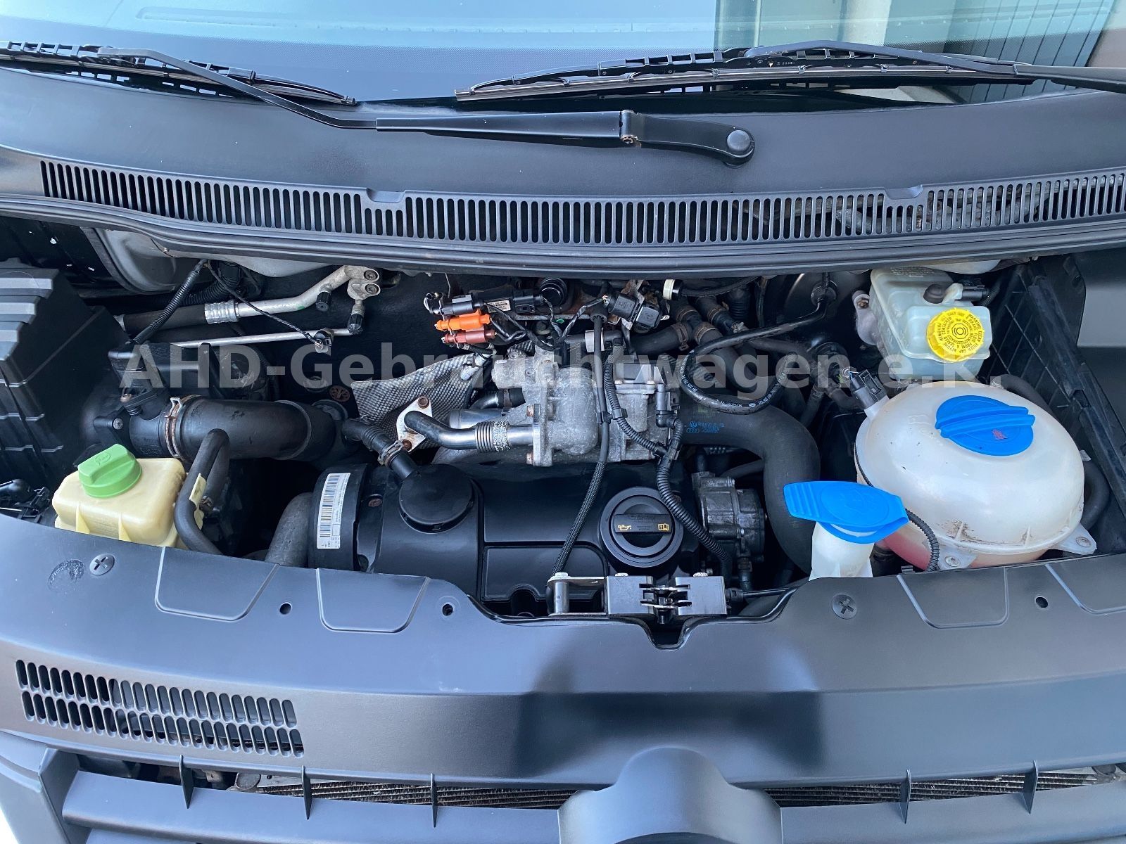 Fahrzeugabbildung Volkswagen T5 Langer Radstand 1.9 TDI 9-Sitzer Klima AHK