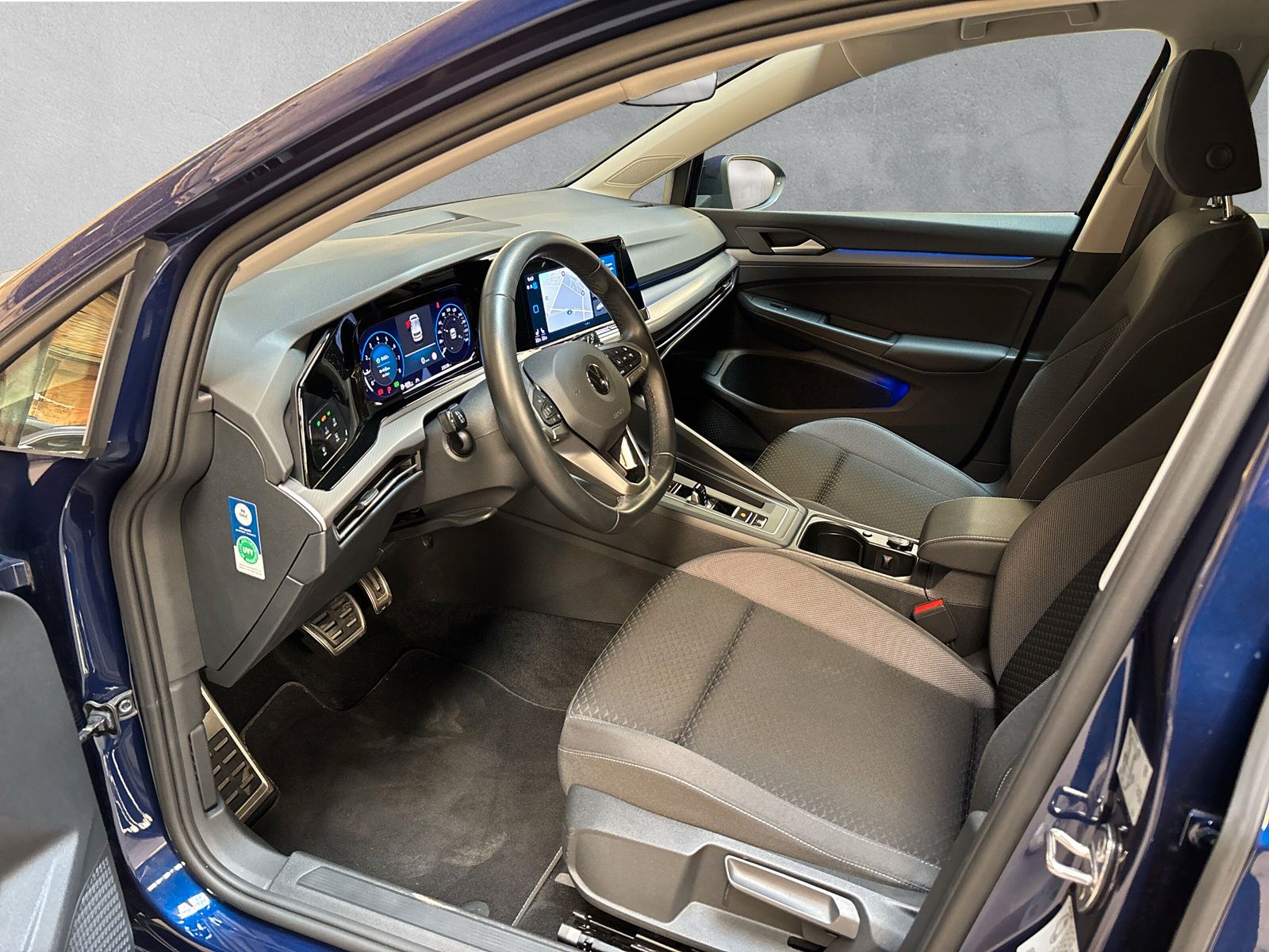 Fahrzeugabbildung Volkswagen Golf 1.5 eTSI Active AHK AppConnect SHZ
