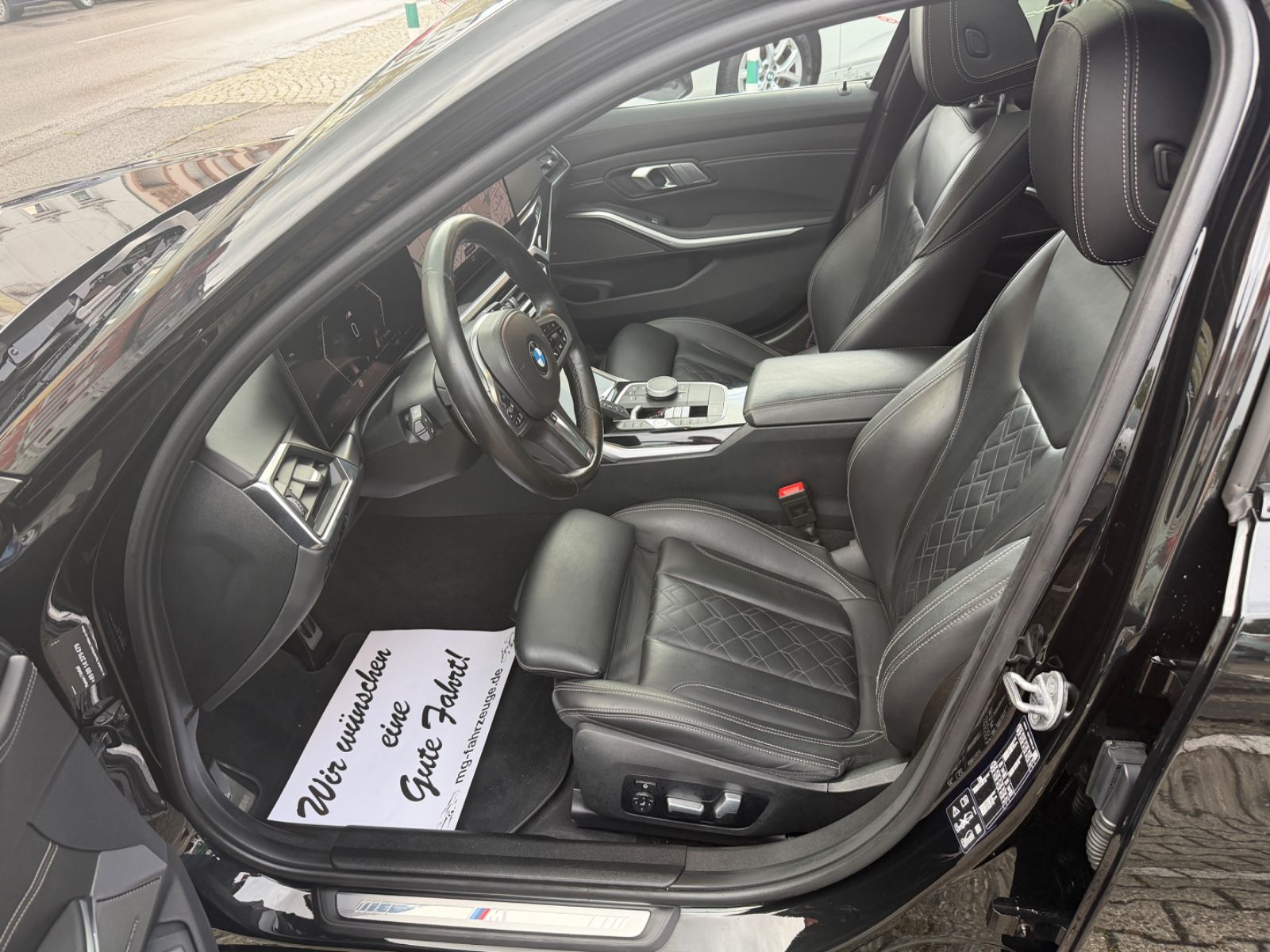 Fahrzeugabbildung BMW 330d xDrive Touring M SPORT PRO PANO STANDH. AHK