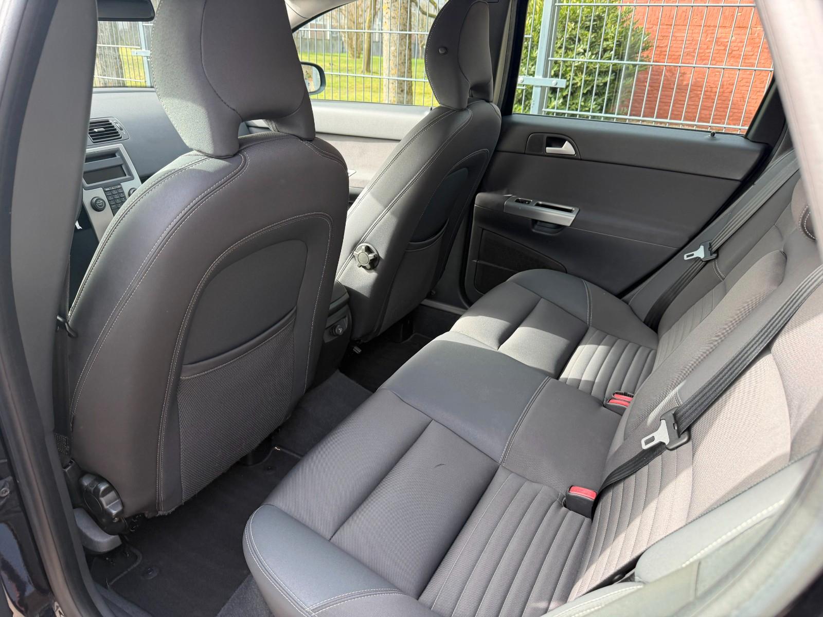 Volvo V50 Kombi 2.0 D Momentum