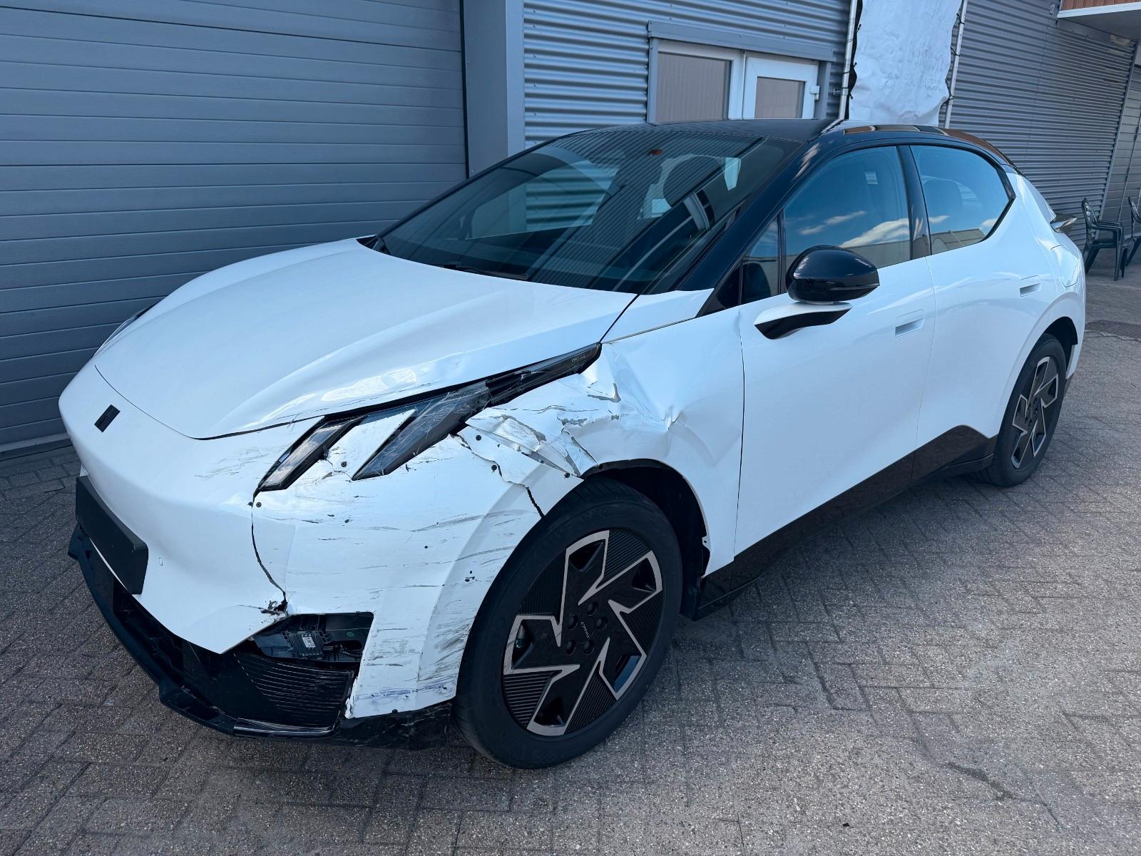 Lynk&Co 02 Core Pano voll fahrbereit