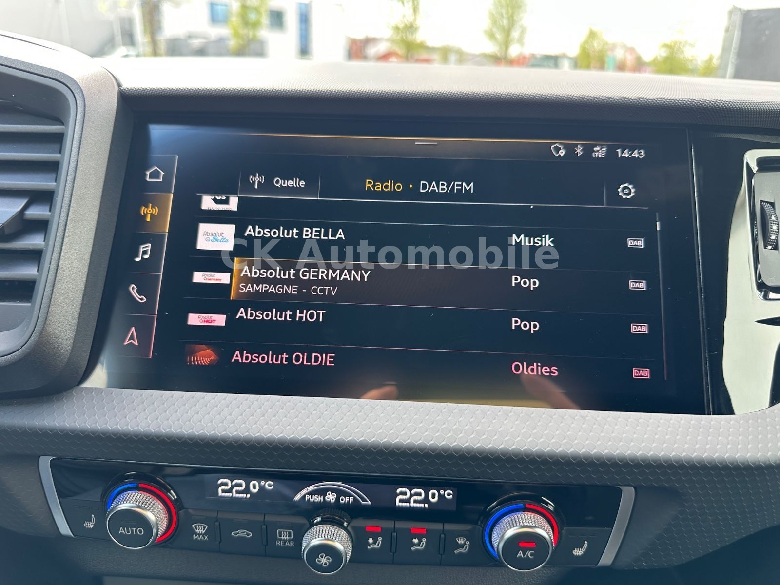 Fahrzeugabbildung Audi A1 Sportback 30 TFSI DSG S-Line/MMI Plus/PDC