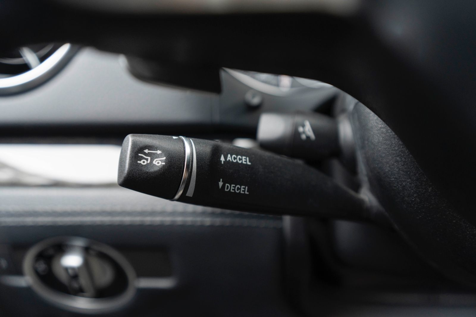 Fahrzeugabbildung Mercedes-Benz SL 400 Roadster AMG SPORTPAKET ACC KAM NAV H&K