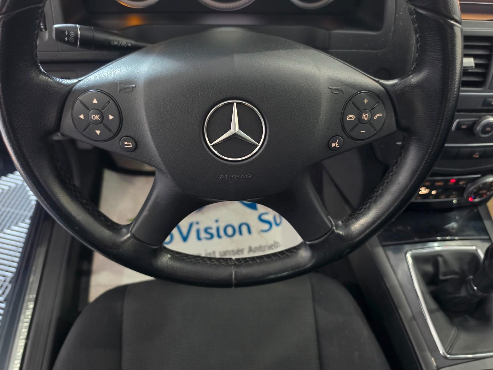 Mercedes-Benz C200 2010 — photo 17