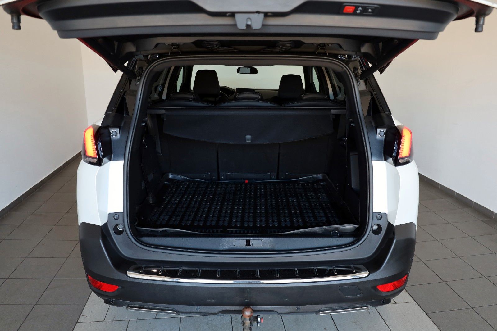 Fahrzeugabbildung Peugeot 5008 GT,7 Sitze,Leder,Navi,LED,Kamera,SH,PDC,AHK