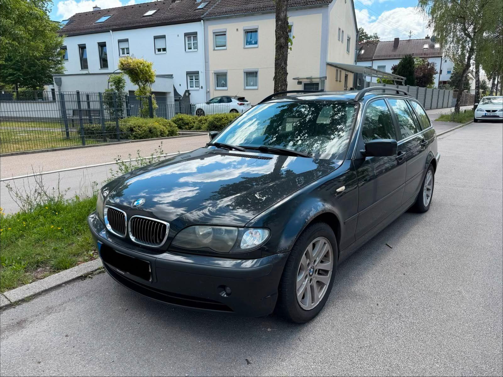 BMW 320 2005 — rear view