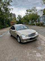 Mercedes-Benz C 240 4MATIC AVANTGARDE - Mercedes-Benz C 240 mit Benzin-Antrieb