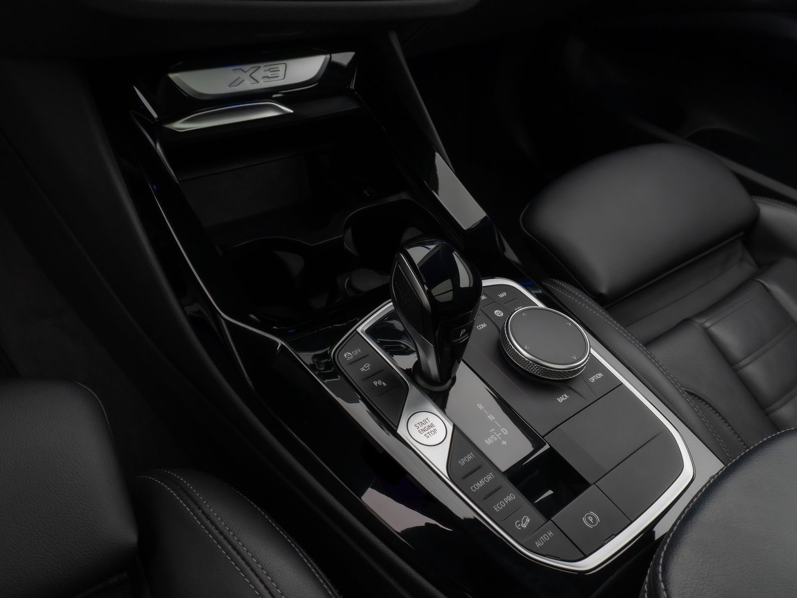 Fahrzeugabbildung BMW X3 xD20i M Sport Panorama 360°DAB HiFi Komfort