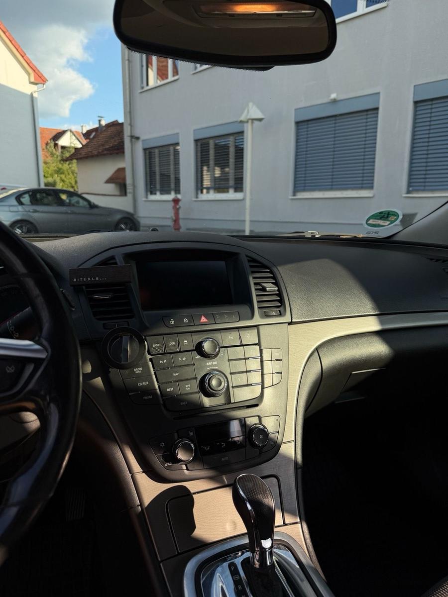 Opel Insignia 2012 — interior