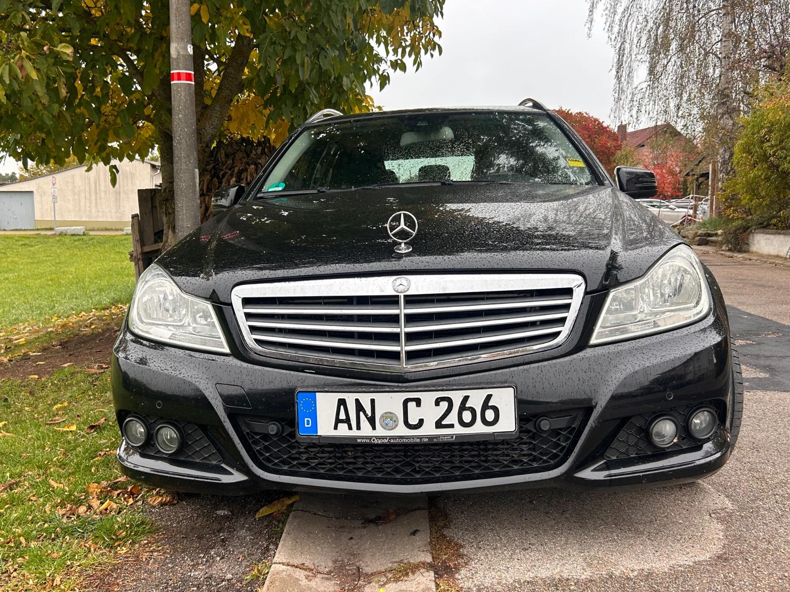 Mercedes-Benz C200 2011 — rear view