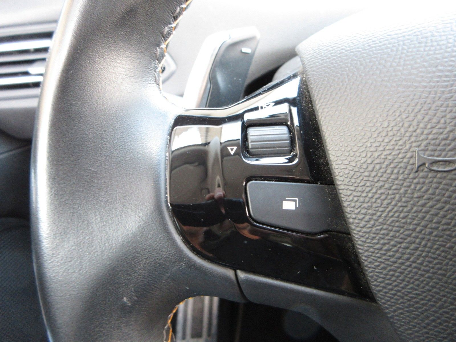Fahrzeugabbildung Peugeot 308 Allure 1.2T LED/NAVI/R´CAM/PDC/VIRTUAL