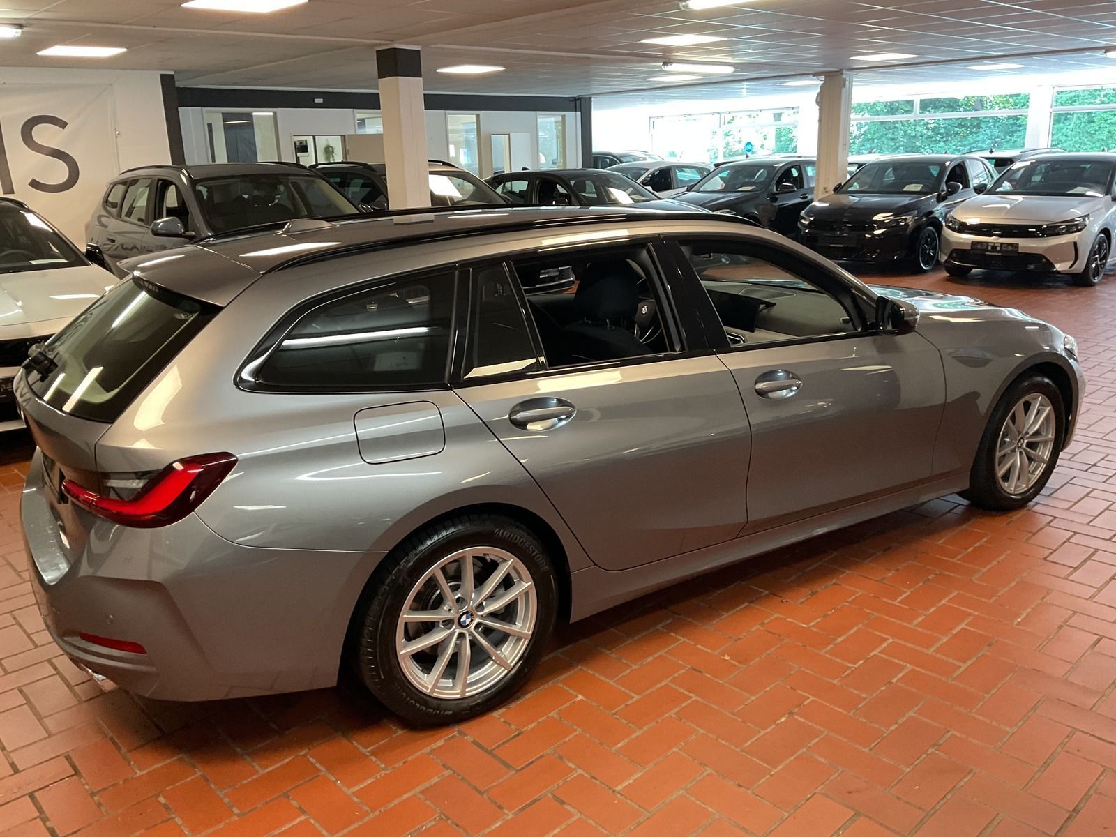 BMW 320 d xDrive Touring LED,Live Cockpit,Allrad foto 8