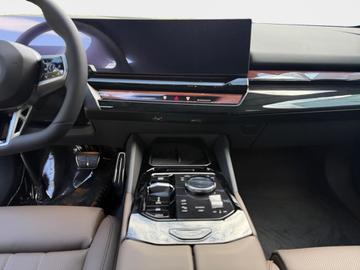 صورة 8 لـ  BMW I5