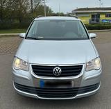 Volkswagen VW Touran Automatik Bj 2008 - Volkswagen Touran mit Diesel-Antrieb: Kleinwagen