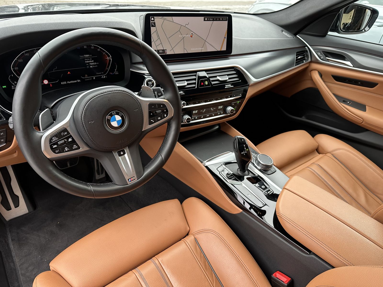 Fahrzeugabbildung BMW 520d Touring M-Sport NAV+LED+PANO+ACC+HEAD-UP+PA