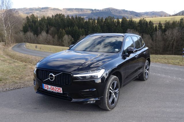 Volvo XC60 B4 D AWD R Design /Einparkh v.+hi/ Pano/Kam