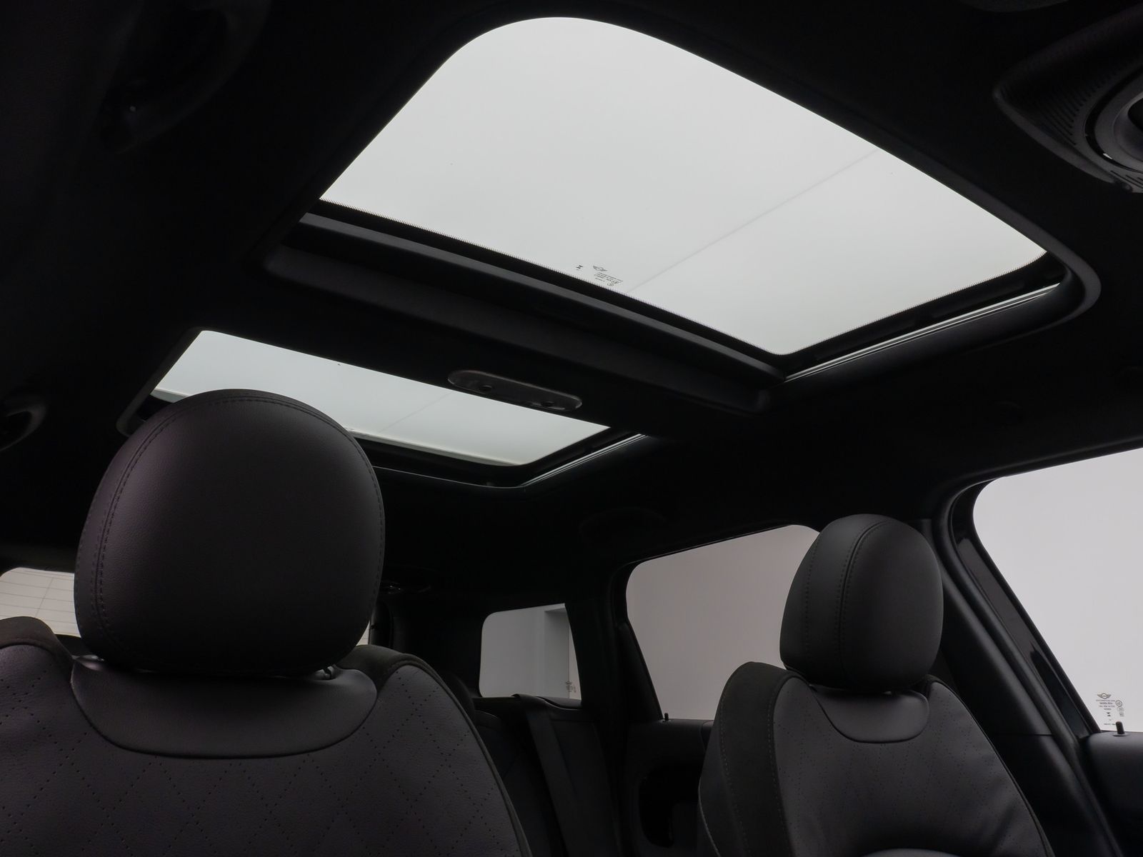 Fahrzeugabbildung MINI Cooper Countryman Panorama Kamera HUD DAB Sport
