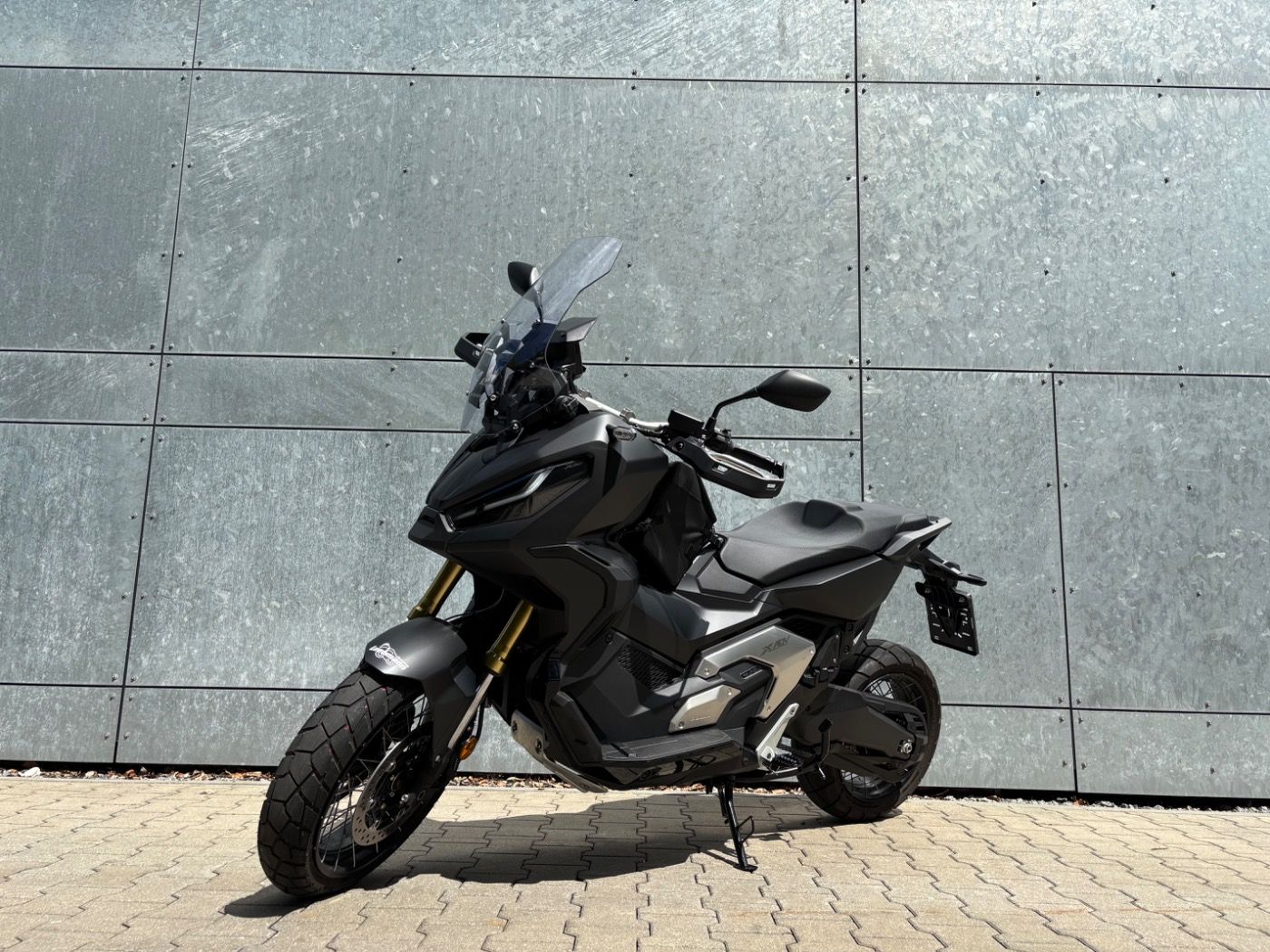 Fahrzeugabbildung Honda ADV 750 - X-ADV Griffheizung Akrapovic
