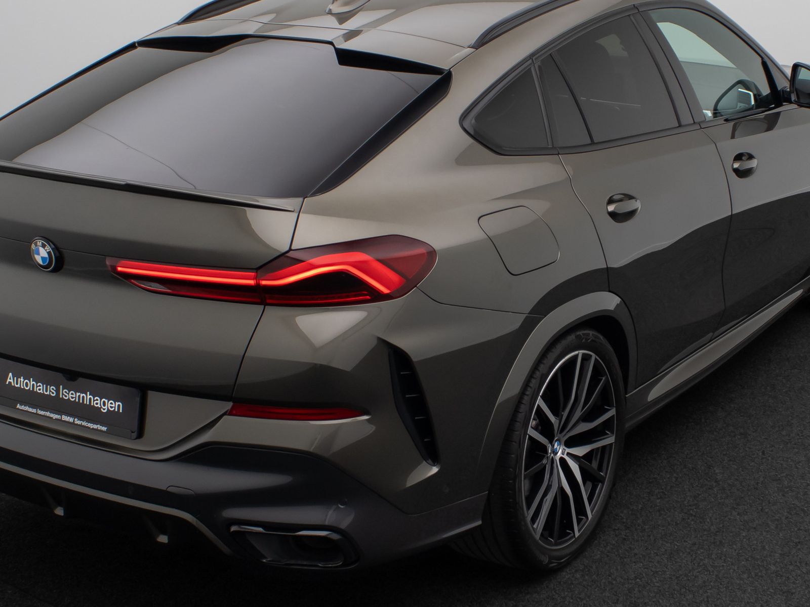 Fahrzeugabbildung BMW X6 xD40i M Sport 360°DAB Panorama Individual 22"