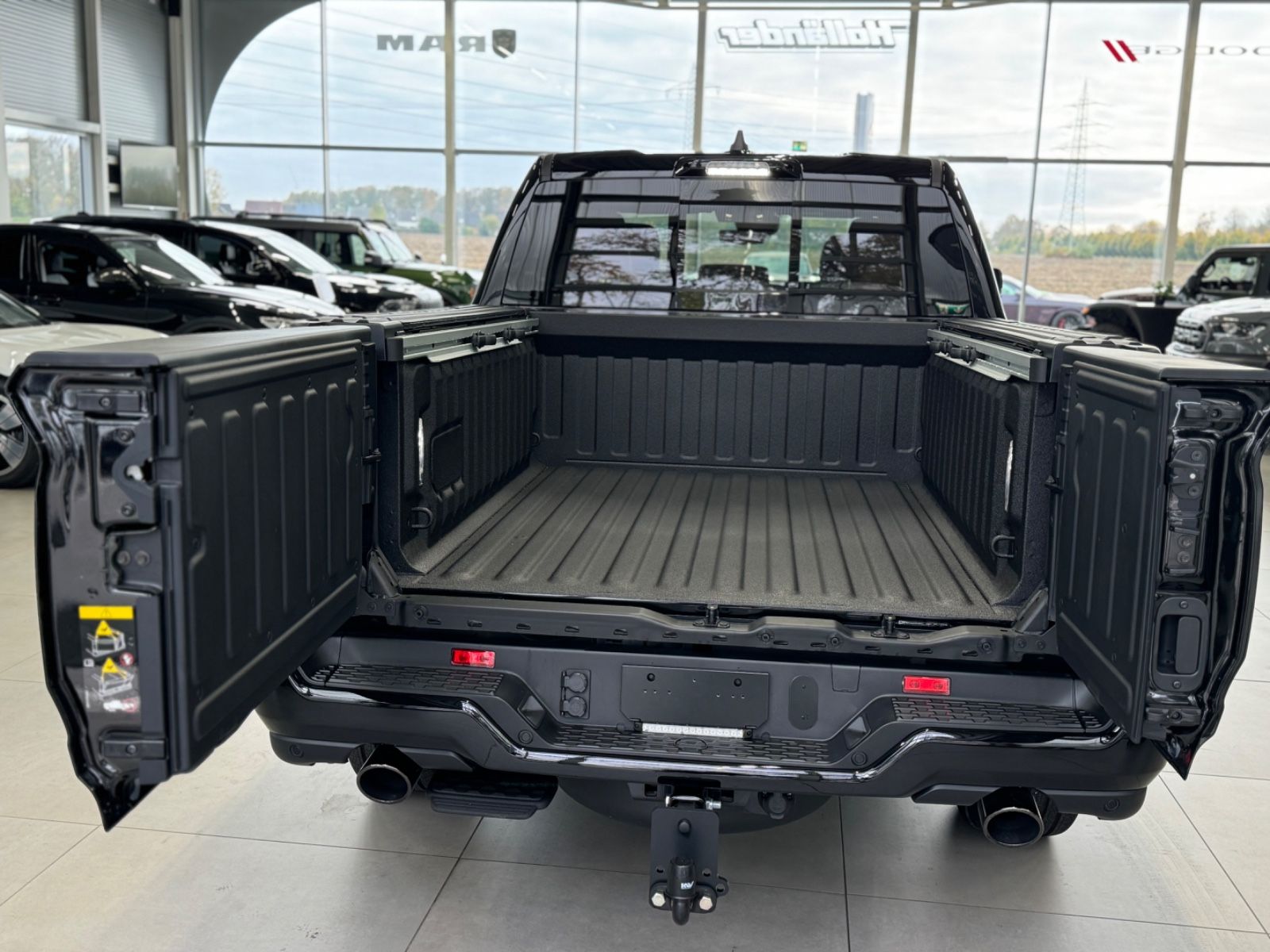 Fahrzeugabbildung Dodge RAM Laramie Night PREMIUM LPG MY25 Box Multigate