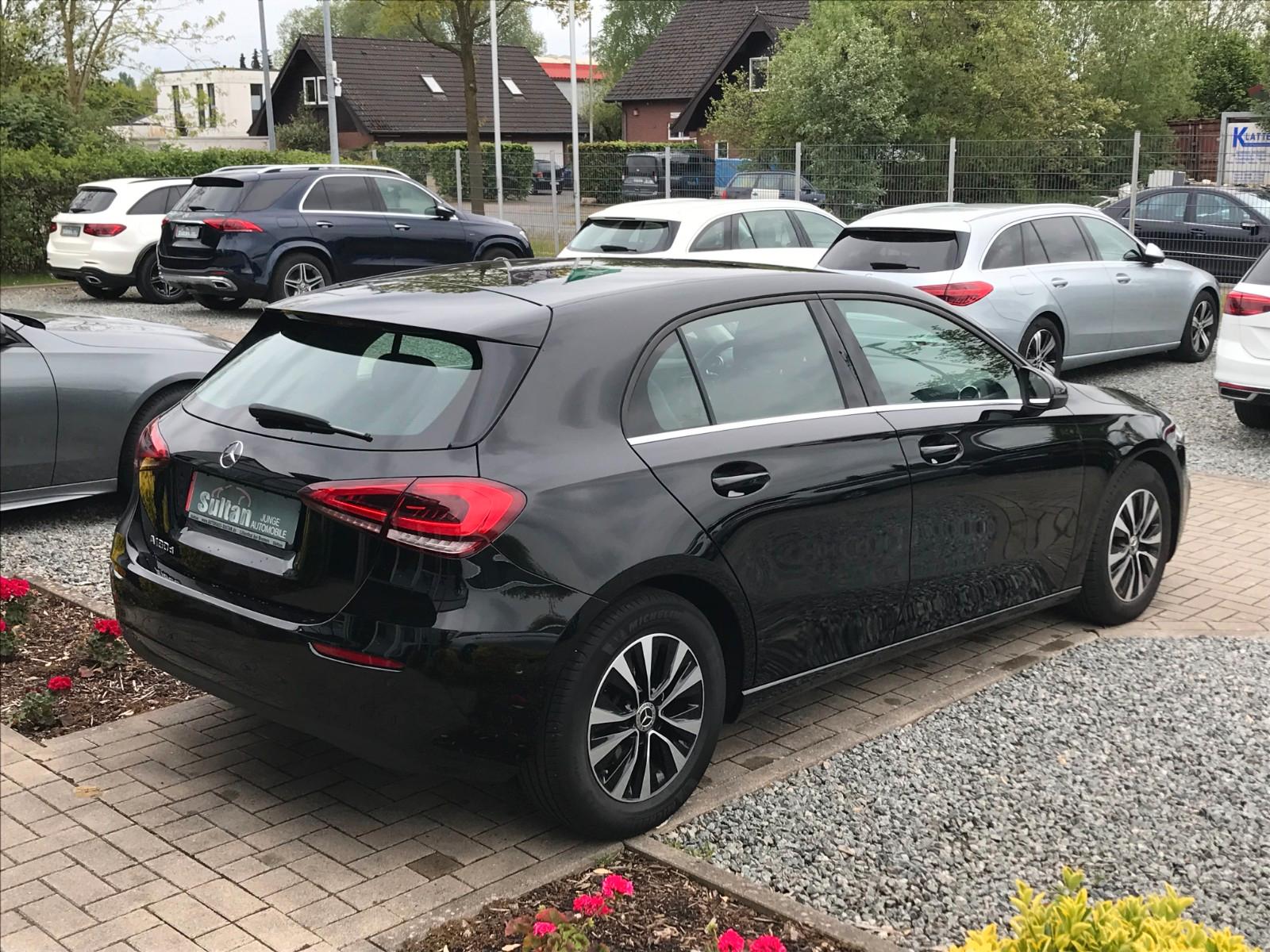 Mercedes-Benz A 180 d 8G Style Kamera LED T-Leder MBUX PDC