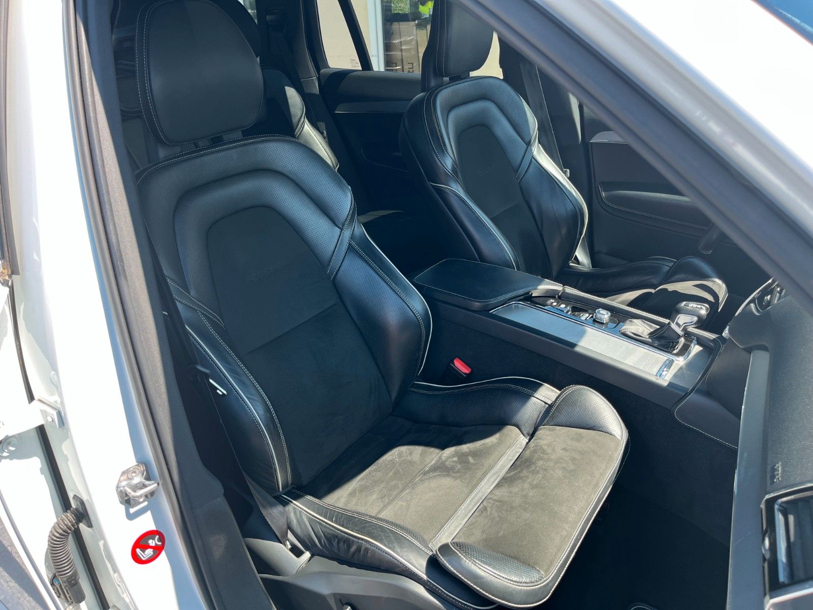Fahrzeugabbildung Volvo XC90 R DESIGN AWD Navi Leder Pano LED *7-SITZER*